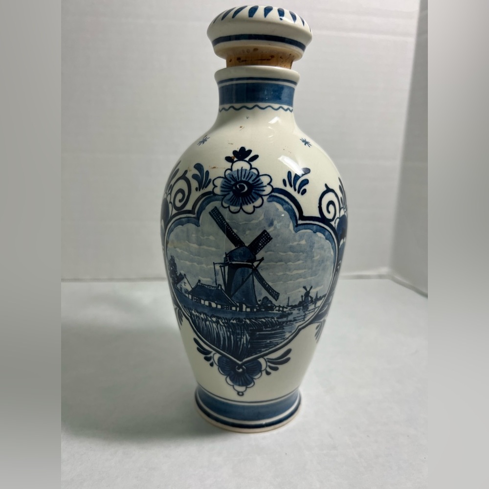 DELFT BLUE ZENITH BOLS
PORCELAIN HANDPAINTED
DECANTER